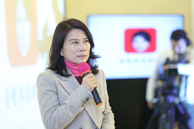 董明珠开辟智能装备新跑道 格力手机正线上线下铺货